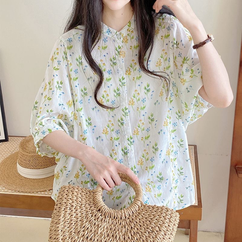 大人かわいい服 小花が舞う七分袖ゆったりブラウス