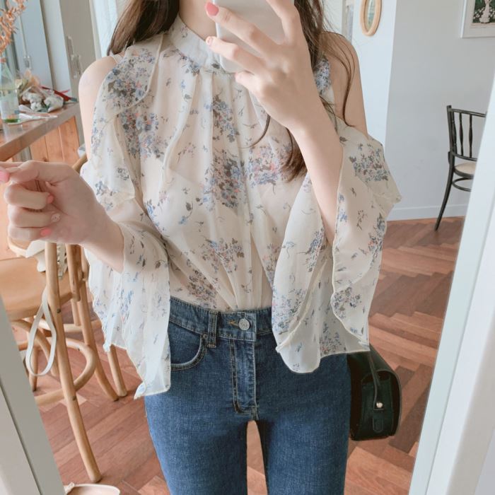 大人かわいい服 肩魅せ花柄シフォンブラウス
