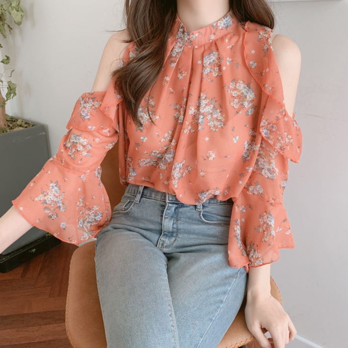 大人かわいい服 肩魅せ花柄シフォンブラウス
