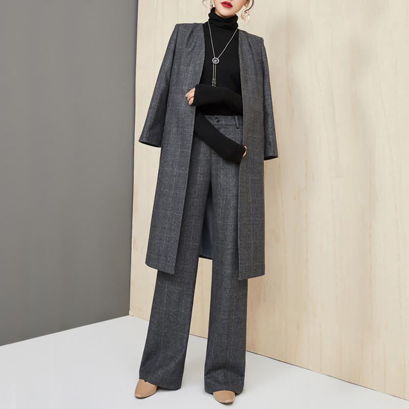 大人かわいい服 上品チェック柄ロングコートとワイドパンツのセットアップ