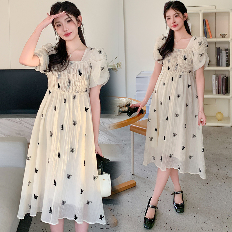 大人かわいい服 蝶々刺繍パフスリーブシャーリングワンピース