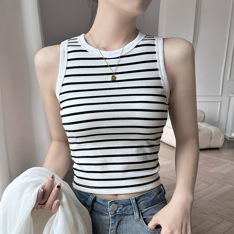 https://fulmo-img-server.com/girlishia/9e842e72-0a63-4e43-aec0-ff7f9d2127b0.jpg