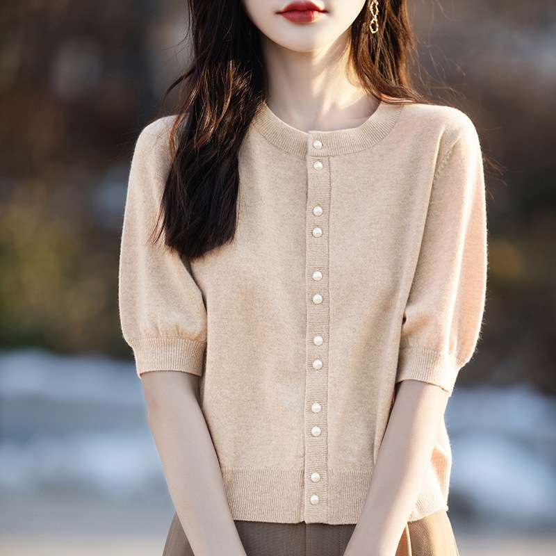 大人かわいい服 ふんわりパール釦カーディガン