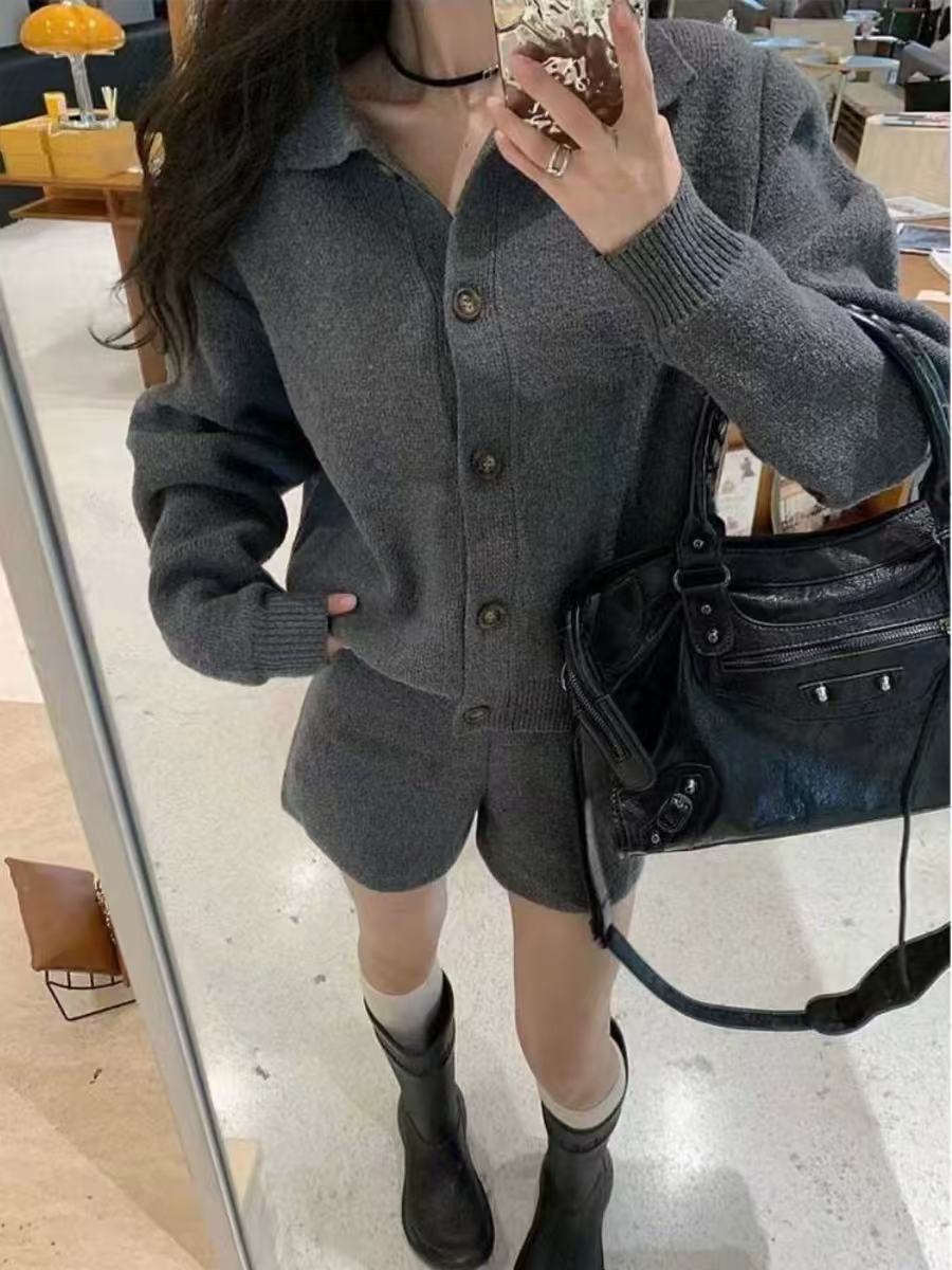 大人かわいい服 襟付きニットカーディガンとショートパンツのセットアップ