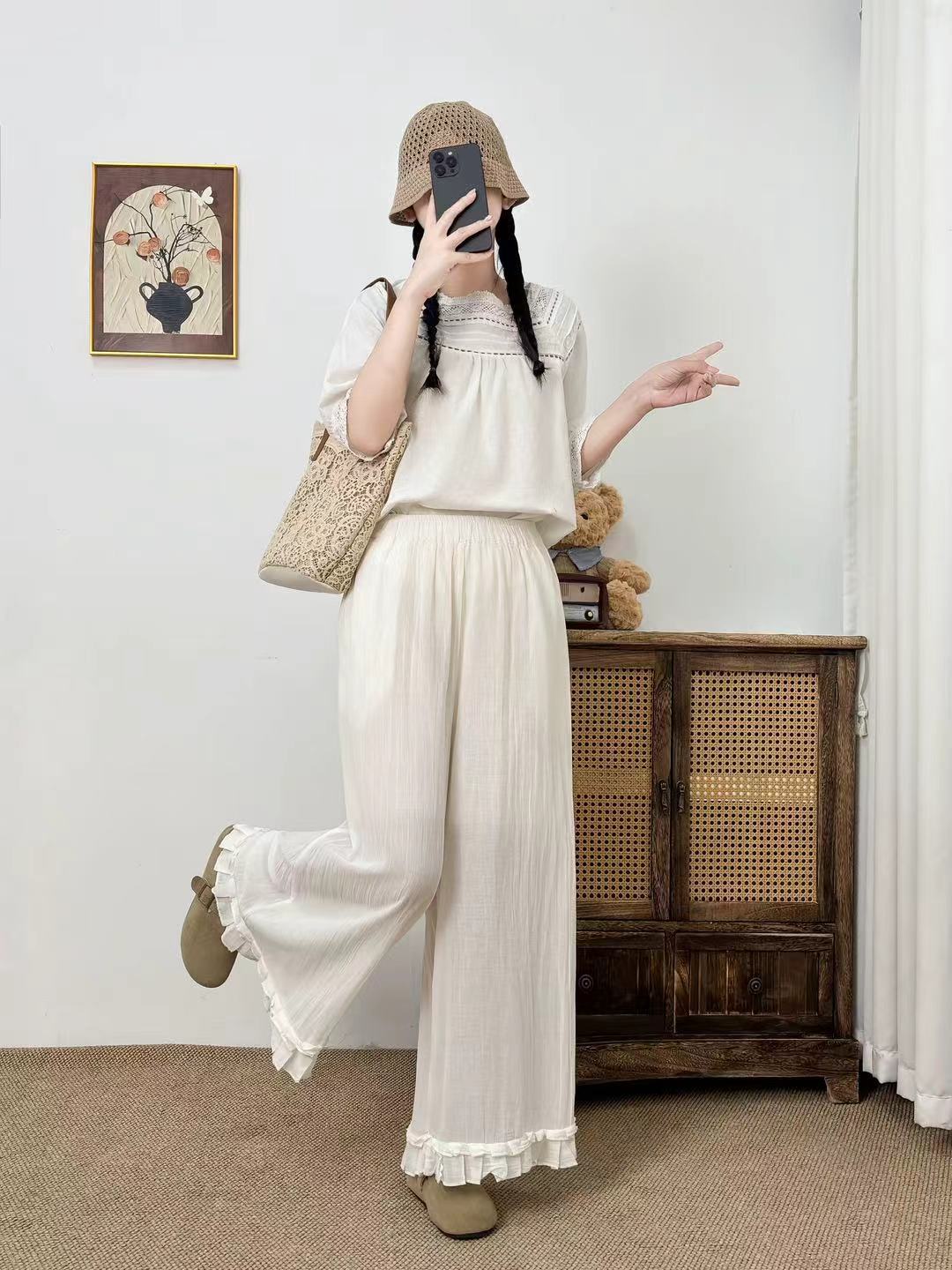 大人かわいい服 裾フリル付きワイドシルエットリラックスパンツ