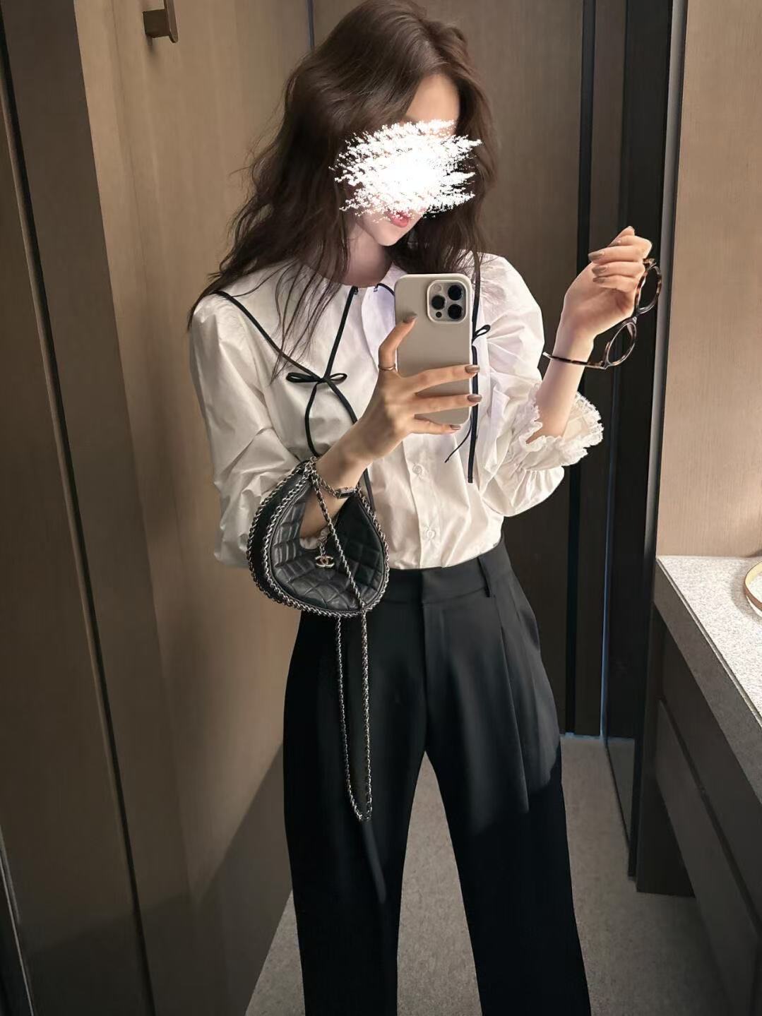 大人かわいい服 配色リボン付きフリル袖ブラウス