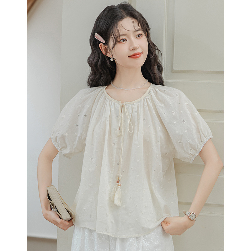 大人かわいい服 大人かわいい服 しわ加工ふんわり袖タッセル付きブラウス
