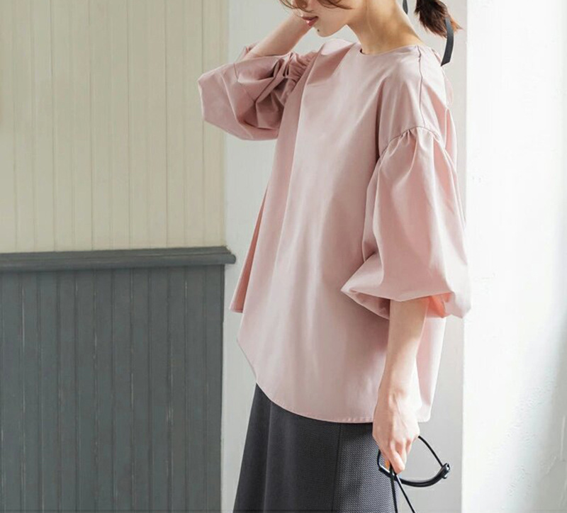 大人かわいい服 ふんわり袖のゆったりブラウス
