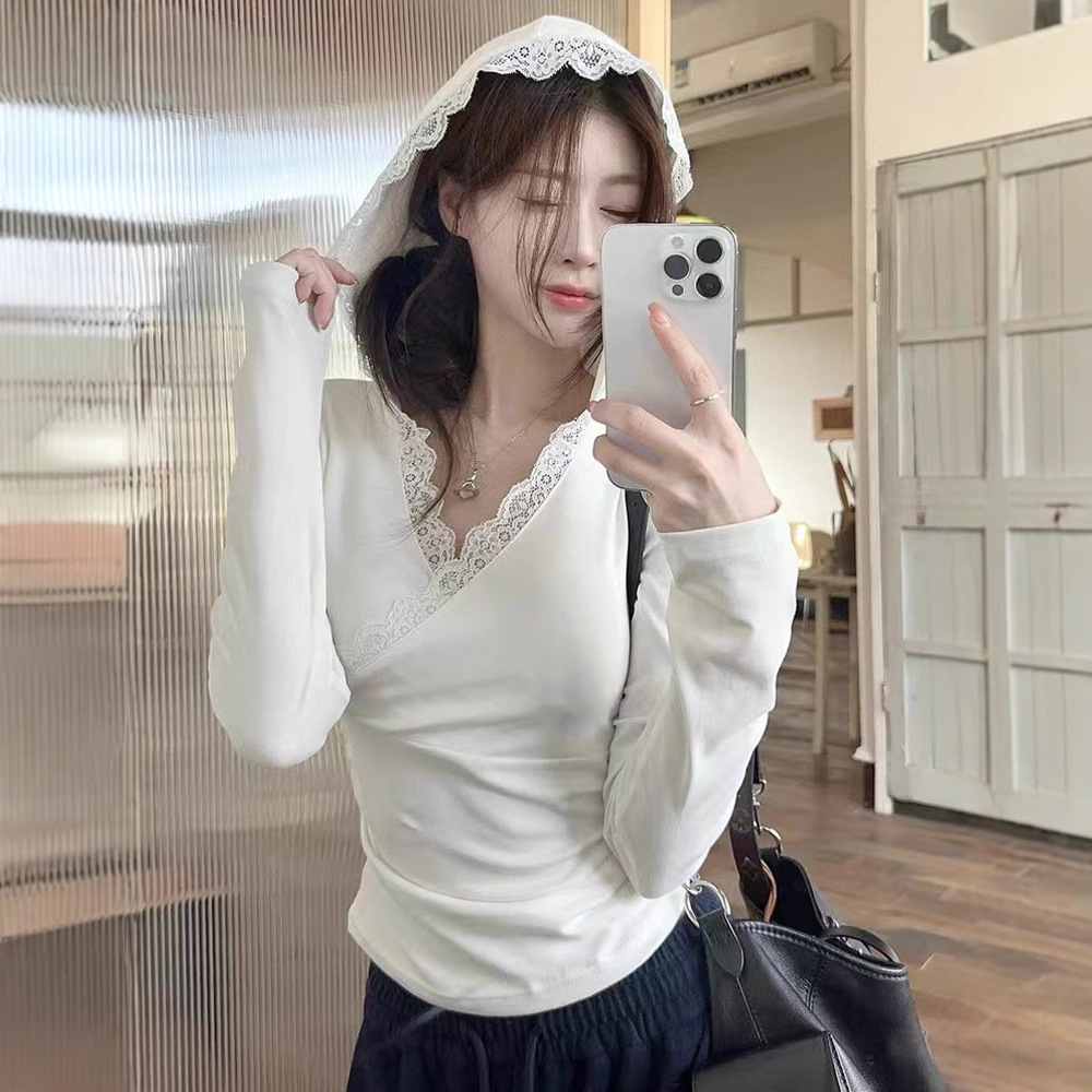 大人かわいい服 レース襟付き深Vネック長袖カットソー