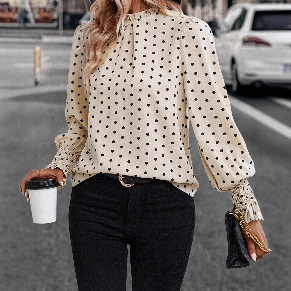 大人かわいい服 ドット柄ブラウス