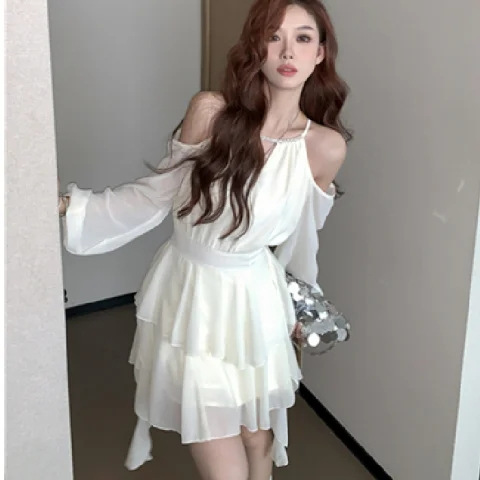 大人かわいい服 肩開きティアードワンピース