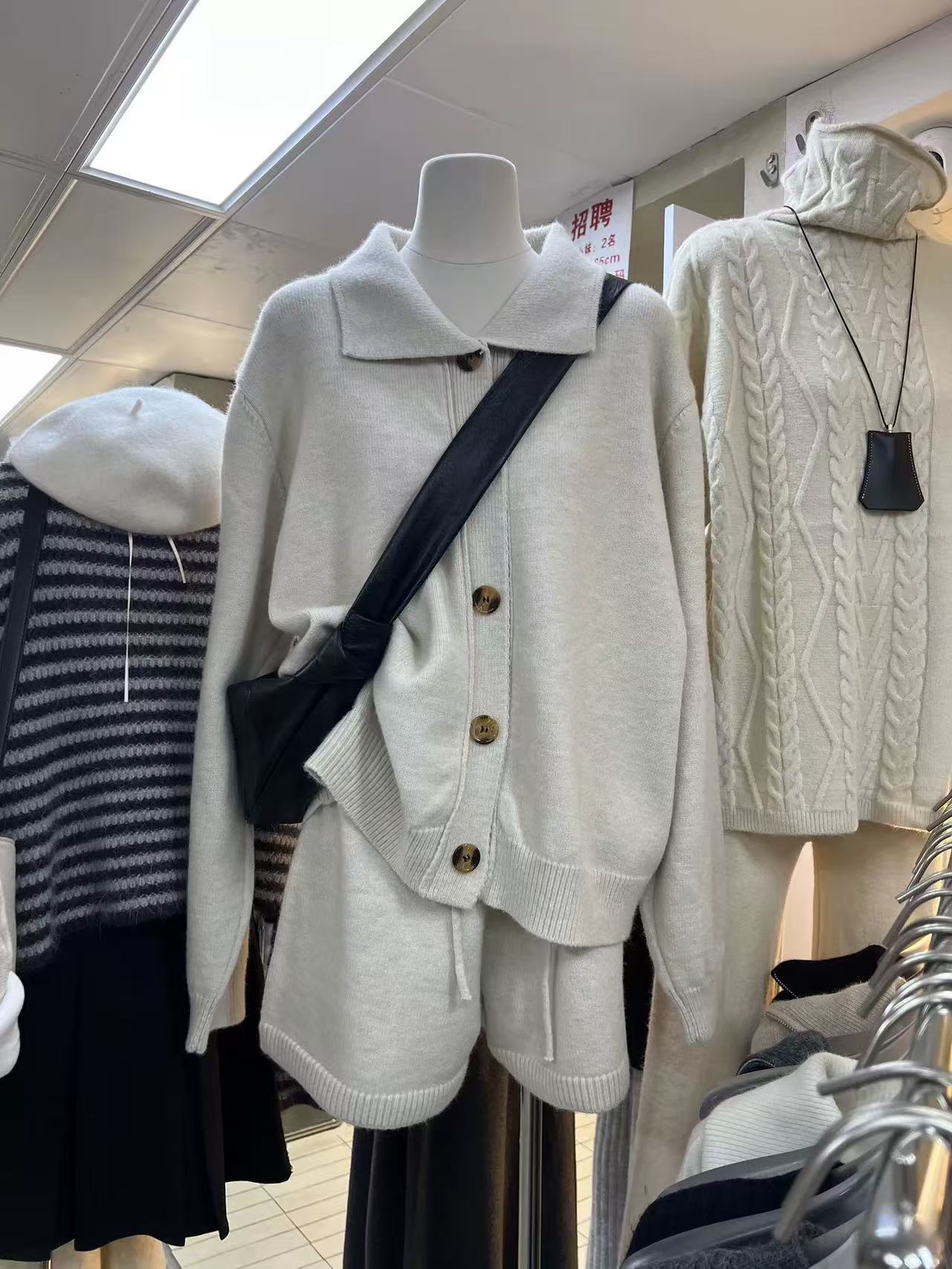 大人かわいい服 襟付きニットカーディガンとショートパンツのセットアップ