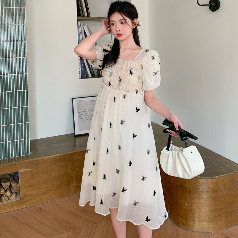 大人かわいい服 蝶々刺繍パフスリーブシャーリングワンピース