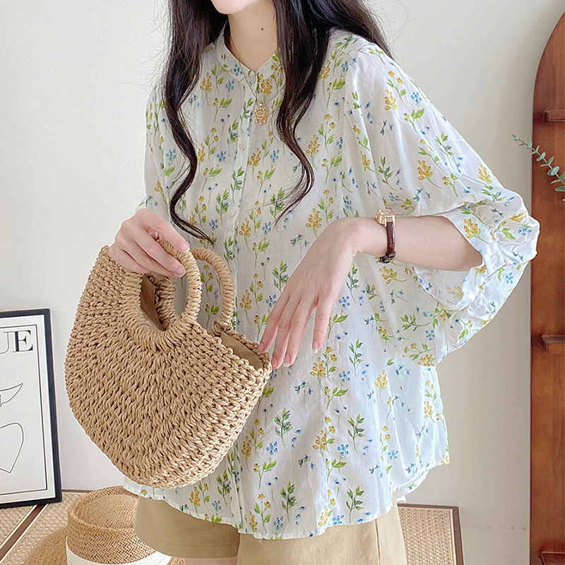 大人かわいい服 小花が舞う七分袖ゆったりブラウス