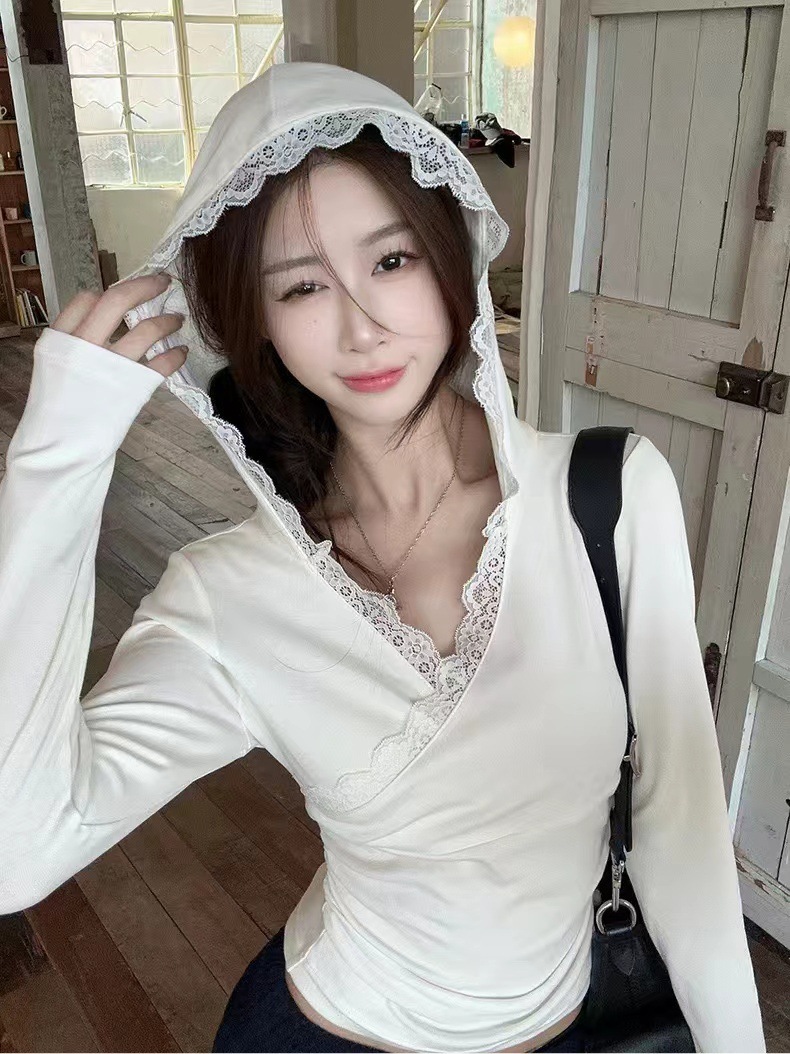 大人かわいい服 レース襟付き深Vネック長袖カットソー