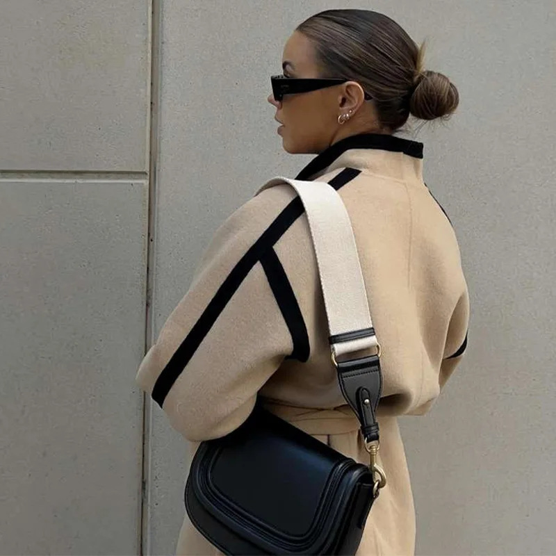 大人かわいい服 配色パイピングベルテッドショートコート