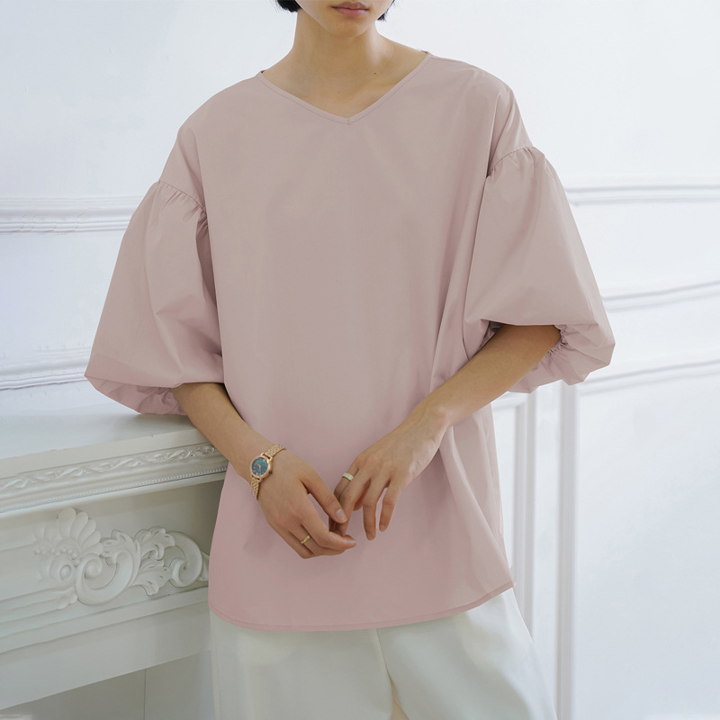 大人かわいい服 ふんわり袖のゆったりブラウス