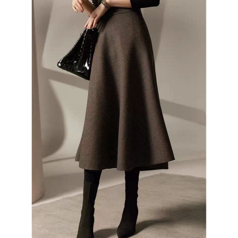 大人かわいい服 チェック柄フレアミディスカート