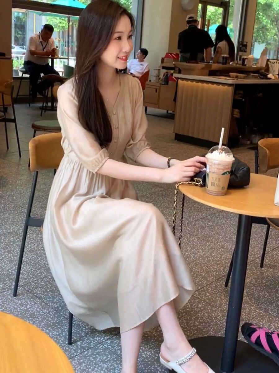 大人かわいい服 フェミニンシルエットワンピース