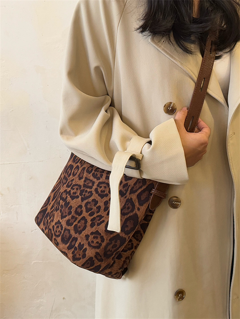 大人かわいい服 新作スエード調バッグ 肩掛け斜め掛け両用 大人上品