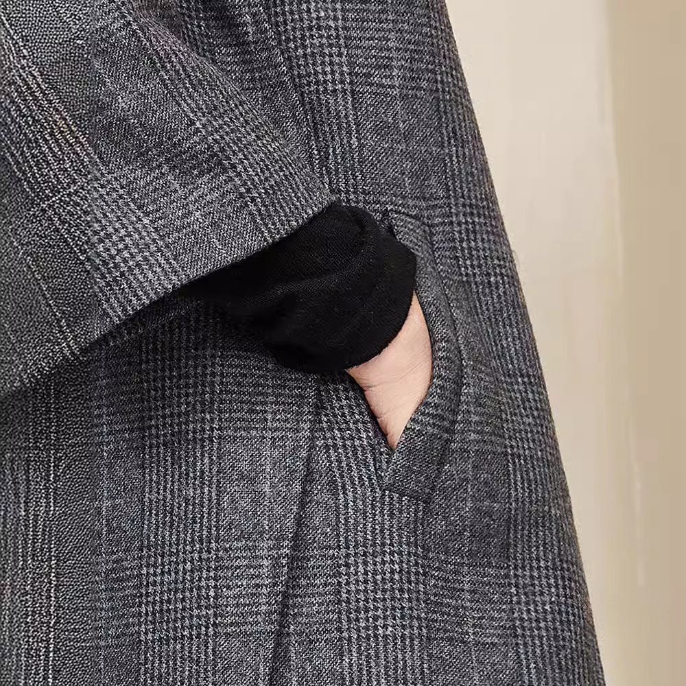 大人かわいい服 上品チェック柄ロングコートとワイドパンツのセットアップ