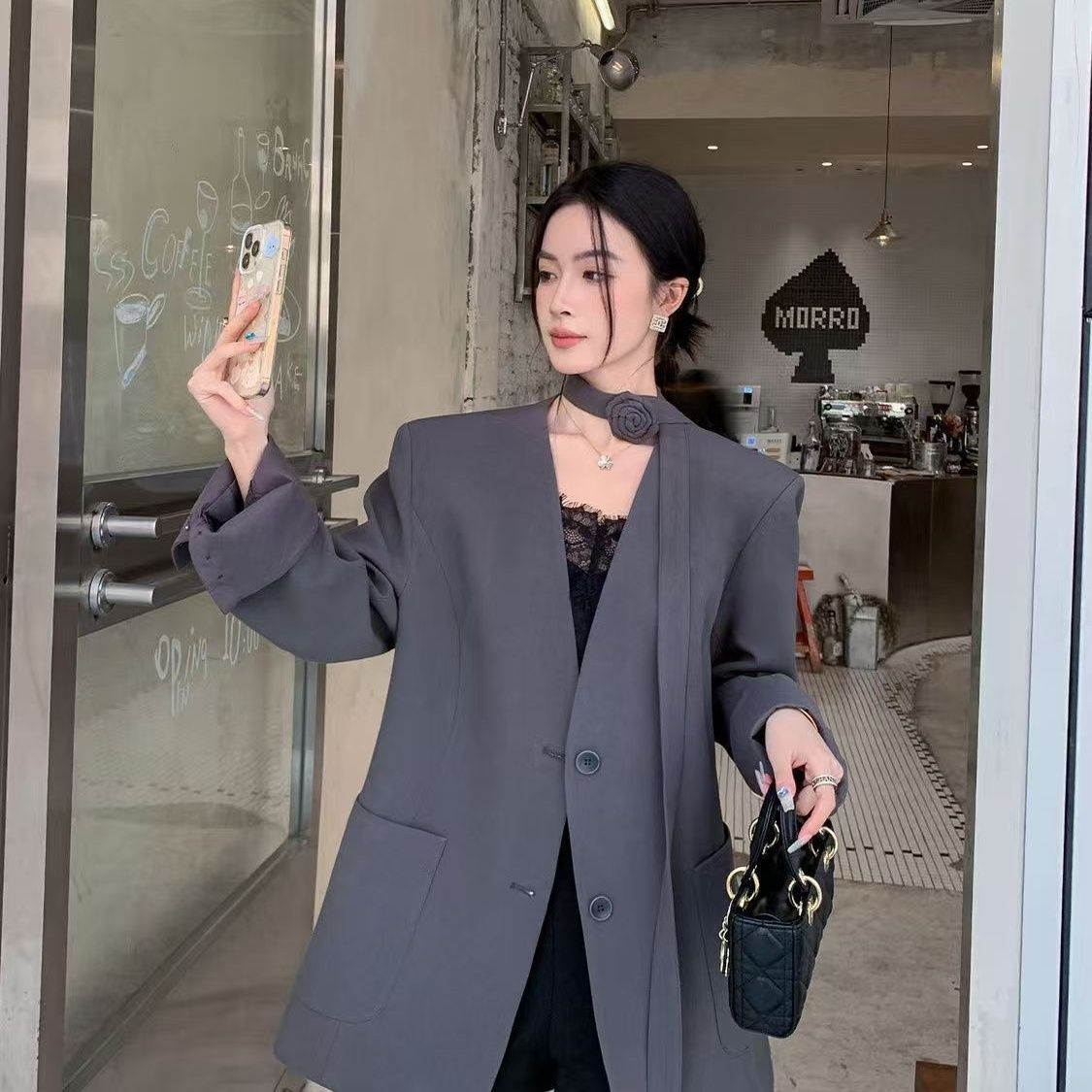 大人かわいい服 コサージュ付きテーラードジャケット