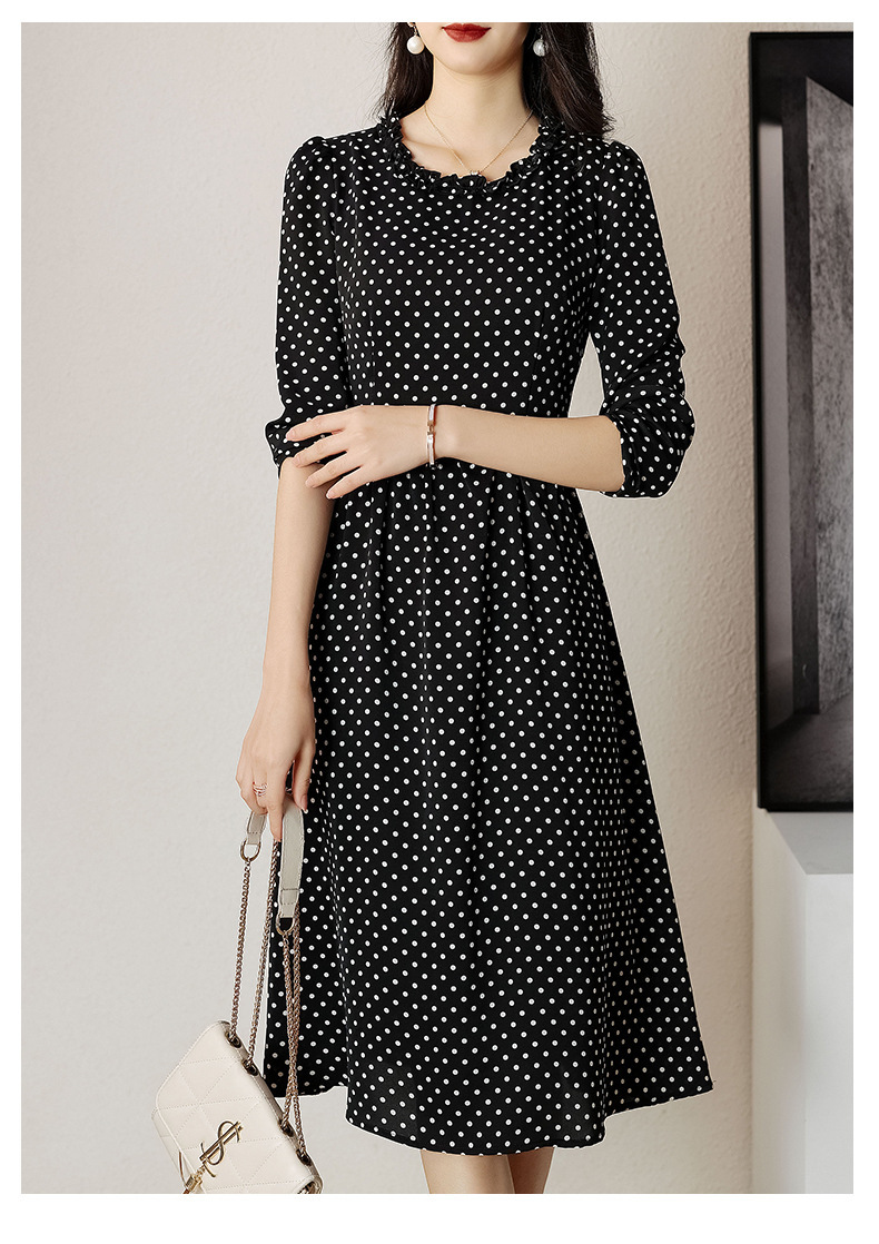大人かわいい服 ドットの襟元フリル七分袖ワンピース