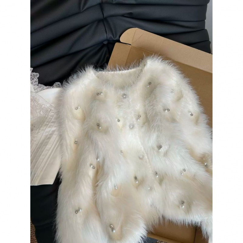大人かわいい服 ビジュー付きふわふわファー羽織りカーディガン