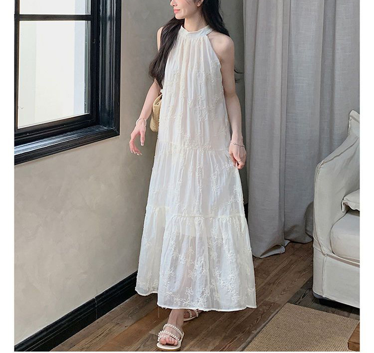 大人かわいい服 ホルターネック刺繍ティアードワンピース