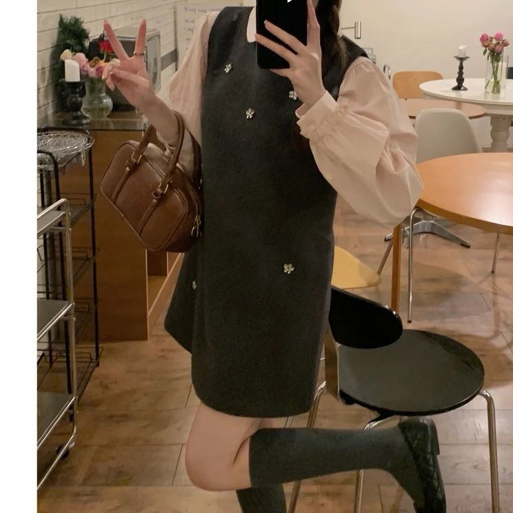 大人かわいい服 刺繍ビジュー付きブラウス重ね着風ワンピース