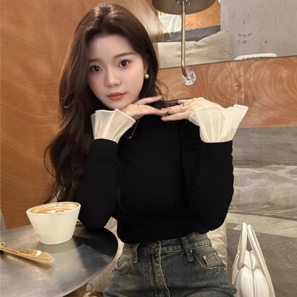 大人かわいい服 パフスリーブ襟付き配色ニットトップス