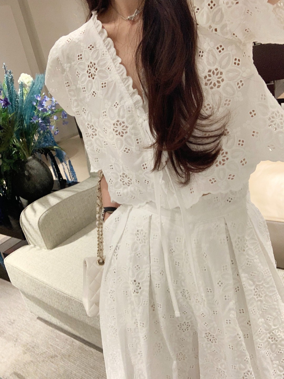 大人かわいい服 刺繍レースブラウスとレースパンツセット