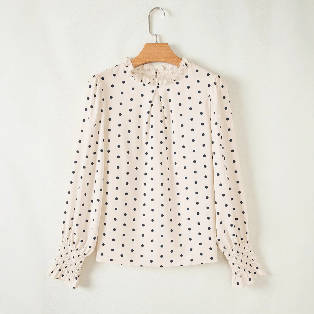 大人かわいい服 ドット柄ブラウス