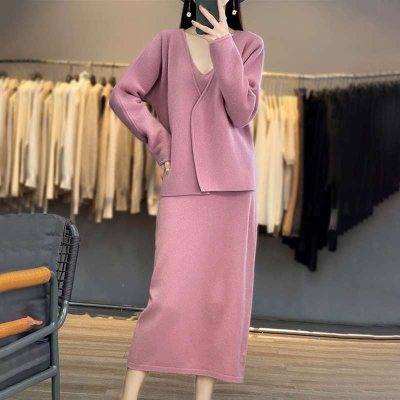 大人かわいい服 シンプル上品ニットセットアップ