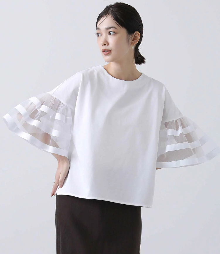 大人かわいい服 シアーチュール切替フレアスリーブブラウス