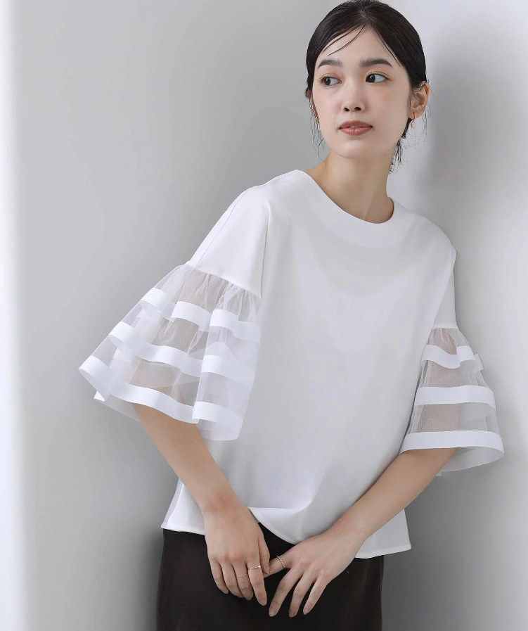 大人かわいい服 シアーチュール切替フレアスリーブブラウス