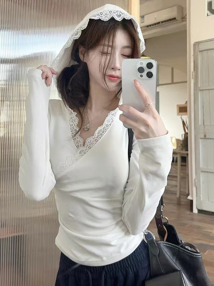 大人かわいい服 レース襟付き深Vネック長袖カットソー