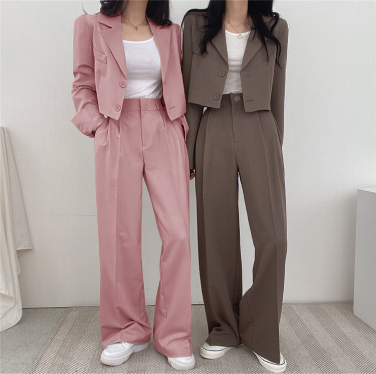 大人かわいい服 テーラードジャケットとワイドパンツの上品セットアップ