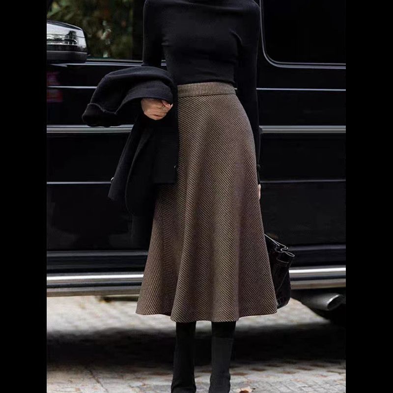 大人かわいい服 チェック柄フレアミディスカート