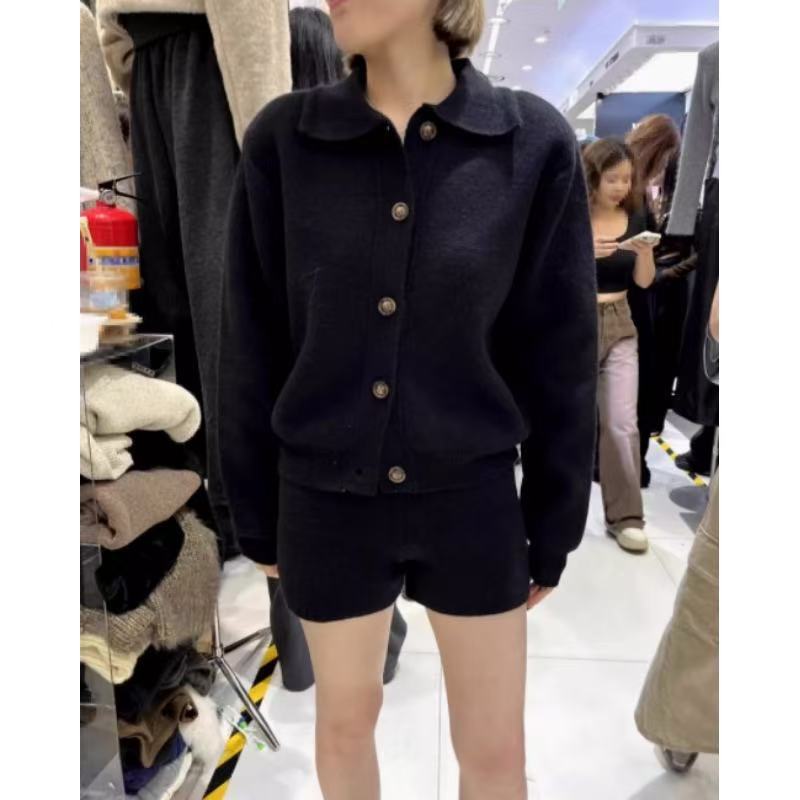 大人かわいい服 襟付きニットカーディガンとショートパンツのセットアップ