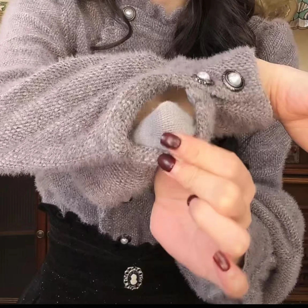 大人かわいい服 ふわもこフリル襟ボタンニットカーディガン