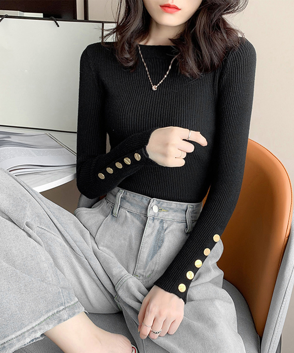 大人かわいい服 袖ゴールドボタンリブニットトップス
