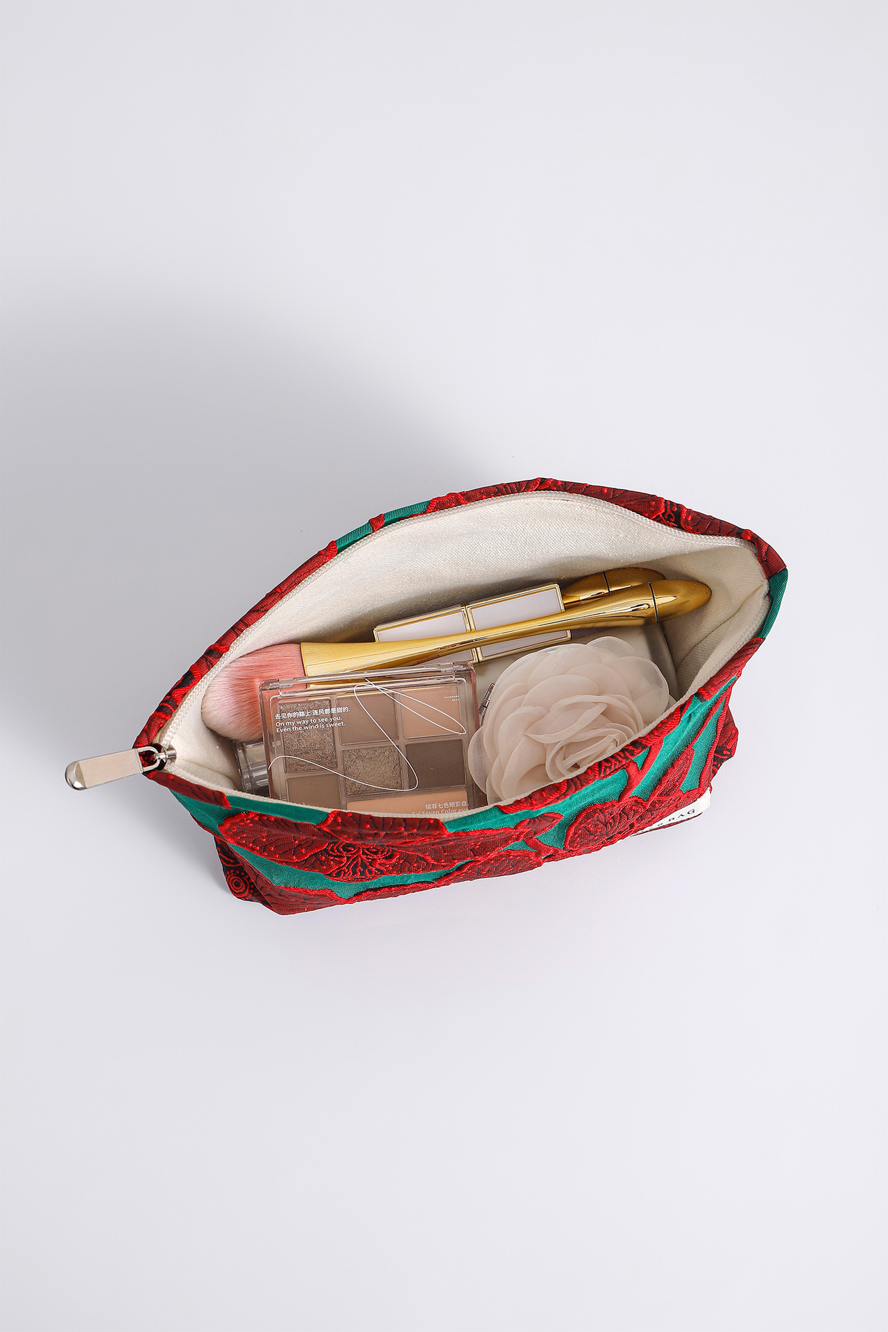 https://fulmo-img-server.com/glamcase/0acad96d-28d8-48ed-8db4-a5ad040a297a.jpg