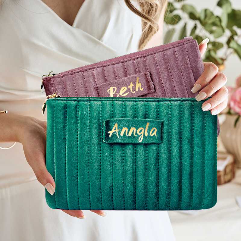 インテリアにもなじむ！カラーポーチで叶えるスマートなメイクボックス5選