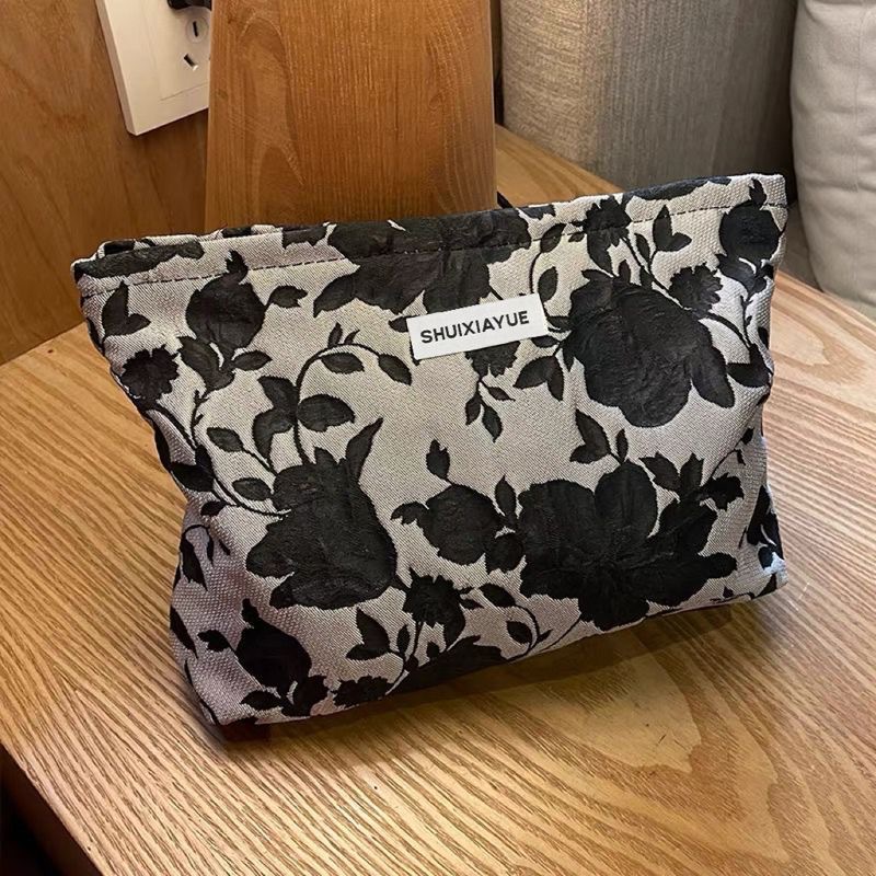 https://fulmo-img-server.com/glamcase/1e3a5840-af92-4fc8-ab24-e8da714f3cab.jpg