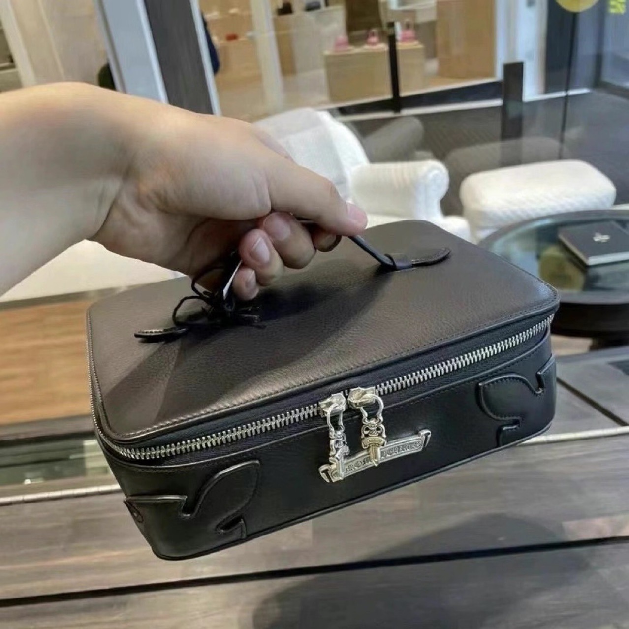 https://fulmo-img-server.com/glamcase/46f20b48-5509-4bfc-bec3-bab45ef75d38.jpg