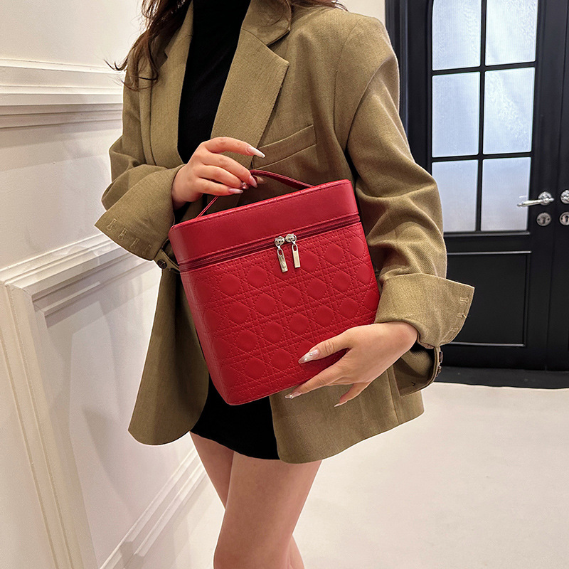 https://fulmo-img-server.com/glamcase/887c31ad-1f65-45fb-8128-817a00ee75fa.jpg