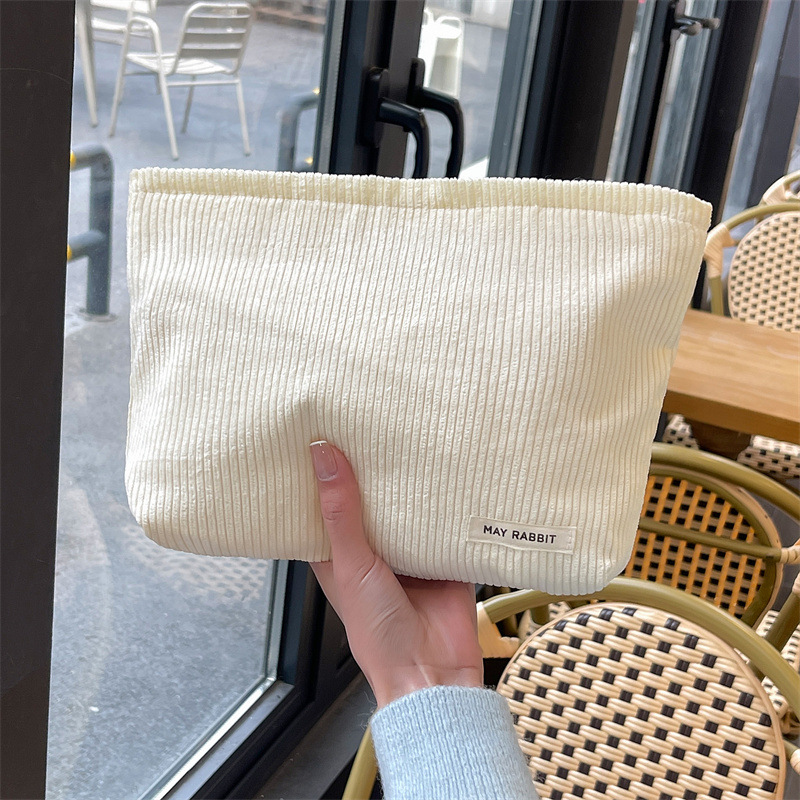 https://fulmo-img-server.com/glamcase/8e4725c7-ab20-4870-9d3e-e6cb47ab3ea4.jpg