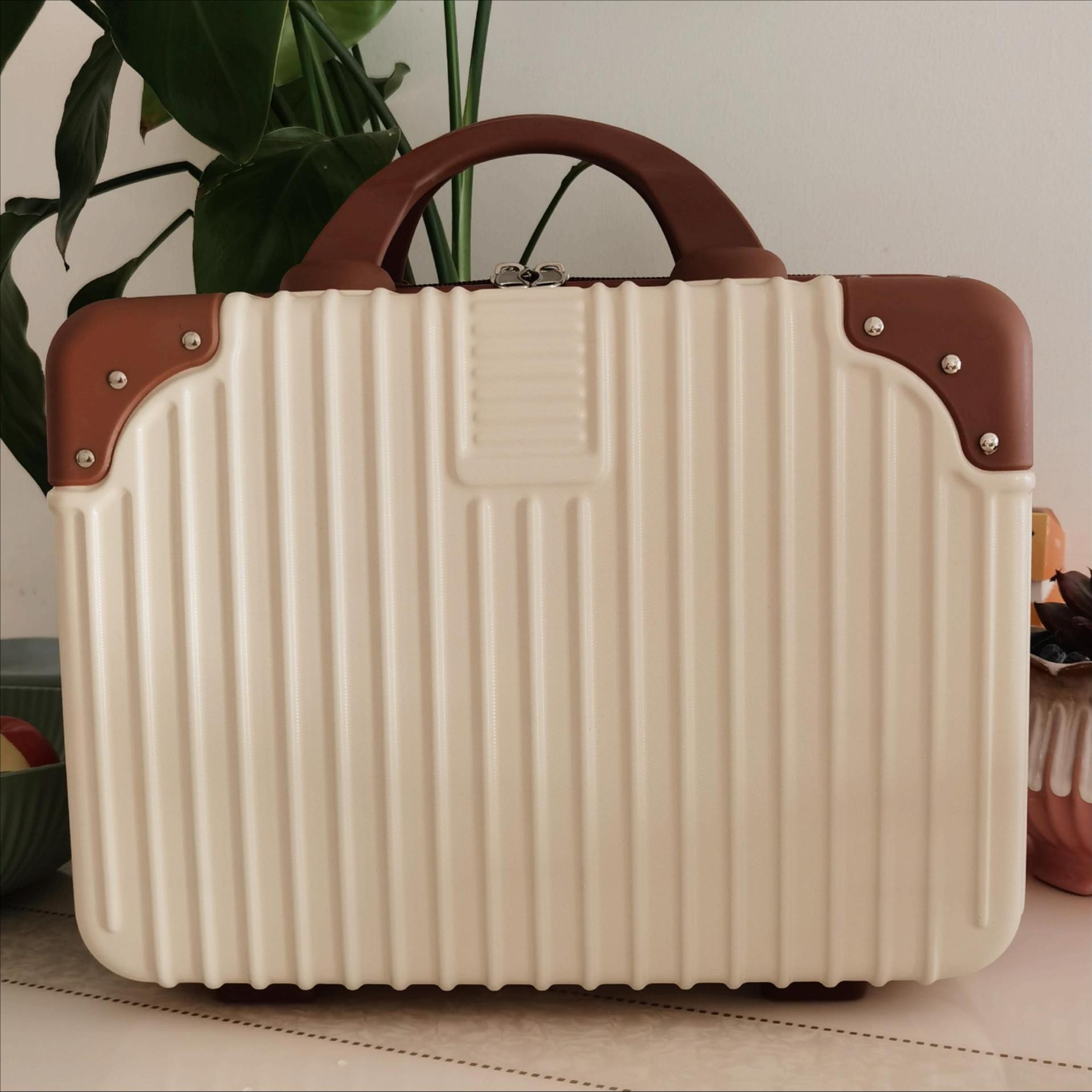 https://fulmo-img-server.com/glamcase/b3f05e64-8ec4-4b35-a6c6-ad8a0af4b24e.jpg