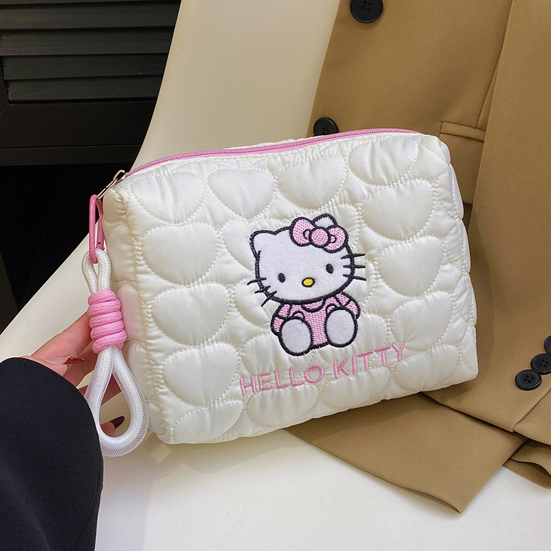 https://fulmo-img-server.com/glamcase/cda4a52a-769e-4b69-b5d0-15e680105544.jpg